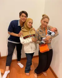 Seperti Momong Cucu Sendiri, Potret Inul Daratista Gendong Abang L Anak Lesti & Rizky Billar - Disebut Oma Cantik Sama Netizen!