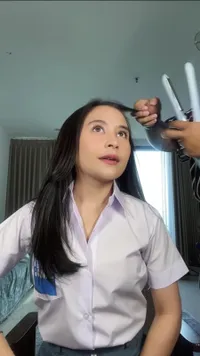 Serasa Masih ABG, 10 Potret Prilly Latuconsina Pakai Seragam SMA - Pinggang Ramping Jadi Sorotan