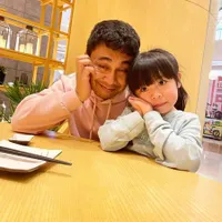 Sering Bikin Momen Kocak, Intip 8 Potret Raditya Dika Saat Momong Anak-Anaknya yang Mulai Beranjak Besar
