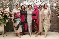 Sering Dikira Kembar, Begini 10 Potret Kebahagiaan Ersa Mayori Lihat Cut Tary Nikah