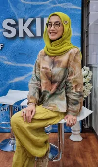 Sering Dikira Oplas, Ini 9 Potret Desy Ratnasari Tetap Cantik dan Awet Muda Jelang Setengah Abad - Tak Masalah dengan Hasil Instan