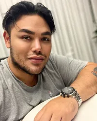 Sering Disebut Mirip Perempuan Oleh Haters, Potret Ivan Gunawan Yang Makin Macho Dengan Kumis Tipis dan Pipi Tirus