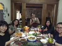 Sering Jadi Musuh Di Sinetron, Ini Potret Perbandingan Rumah Meriam Bellina dan Dian Nitami - Bak Bumi Langit