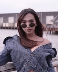 Seru Bareng Sahabat di Sydney, Dena Rachman Dilamar di Kota Ini