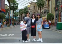 Seru! Keluarga Ersa Mayori Main ke Universal Studio Singapura