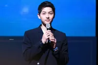 Serunya Fanmeeting Song Joong Ki, Masak Sampai Peluk Fans