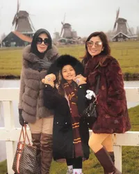 Serunya Liburan Amy Qanita Ibunda Raffi Ahmad di Amsterdam