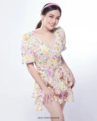 Setelah 1 Tahun Menjanda, Ini 8 Potret Celine Evangelista di Photoshoot Terbaru yang Makin Memesona - Cantik dengan Rambut Dikuncir