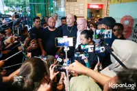 Setia Dampingi Istri Hingga Akhir Hayat, 9 Potret Ketegaran Christopher Herboldt Suami Kiki Fatmala