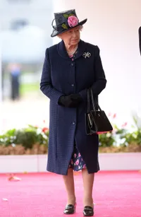Setia Pada 1 Brand, Berapa Harga Tas Termahal Ratu Elizabeth II?