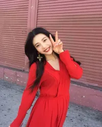 Sexy Dynamite, Yuk Intip Style Fashion Joy Red Velvet Dalam Balutan Busana Berwarna Merah