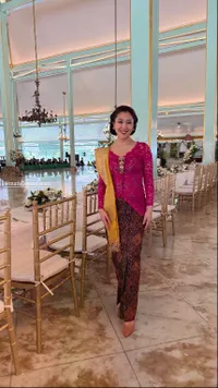 Sherina Berkebaya Magenta dan Sanggulan di Acara Mangkunegaran, Tampil Anggun