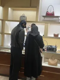 Shin Min Ah dan Kim Woo Bin Honeymoon di Barcelona, Pengantin Baru Full Senyum