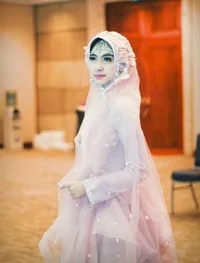 Shindy Kurnia, Dokter Hijabers Cantik Jelita Adik Oki Setiana