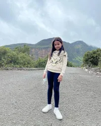 Si Bungsu Kesayangan Ayah, 9 Potret Cantik Putri Charly Van Houten yang Jarang Tersorot