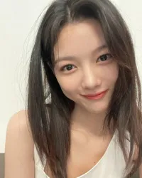 Si Cantik Berhati Emas, Kim Yoo Jung Sumbang 100 Juta Won untuk Lansia dan Anak Penyandang Disabilitas