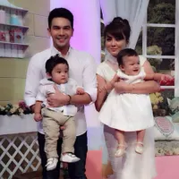 Si Kembar Lucu Zac & Zoe, Anugerah Terindah Milik Jonathan Frizzy