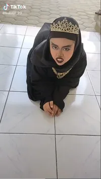 Siap Hampiri Orang yang Pernah Mengkhianatinya, Intip 8 Potret Terbaru Kekeyi Kenakan Baju Hitam dan Make Up Jadi Siluman Ular Sambil Berenang di Lantai - Bikin Netizen Kaget