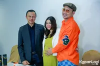 Siap Jadi Ayah, 8 Potret Denny Sumargo Ceritakan Sudah Belajar Gendong dan Ganti Popok Anak - Ungkap kesulitan Saat Lakukan Ini