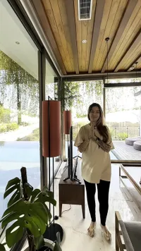 Siap Sambut Kelahiran Anak ke-5, 10 Potret Sheila Marcia Joseph Asyik Staycation Bersama Keluarga - Tetap Menawan Pakai Baju Rumahan