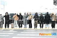 Siap Sapa CARAT Tanah Air, 12 Potret SEVENTEEN di Bandara Incheon - Salju Turun Iringi Keberangkatan ke Indonesia