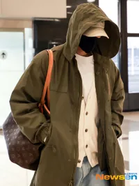 Siap Terbang ke Jepang, 6 Potret Gong Yoo di Bandara Gimpo - Tatapan Tajam Penuh Karisma Bikin Terpana