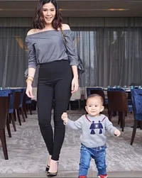 Siapa Bilang Mama Tak Bisa Fashionable? 9 Hot Mom Ini Buktinya!