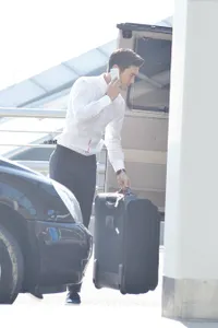 Siapa Yang Bisa Kalahkan Gantengnya Choi Siwon Ketika di Bandara?