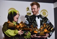 8 Potret Momen Kebersamaan Billie Eilish dan Sang Kakak Cocok dijuluki Sibling Goals