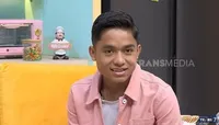Sikap Betrand Peto Belakangi Host Saat Wawancara Banjir Pujian, Disebut Sopan Banget - Hasil Didikan Ayah Bunda Berhasil