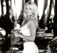 Simak Galeri Foto Pamela Anderson Yang Bikin Jantung Berdebar