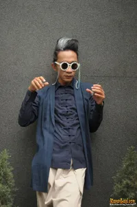 Simak Gaya Keren Aming & Edric Tjandra Jadi Kru Hotel Mewah