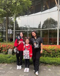 Sister Date, Potret Ketiga Anak Ussy Sulistiawaty Nonton Konser ENHYPEN - Happy Meski Keringetan!