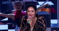  Siti Badriah Tampil di Atas Panggung, 9 Potret Reaksi Krisjiana Jadi Sorotan - Merekam Hingga Ikut Joget 