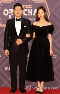 So Ji Sub - Seo Hyun Bersinar di Red Carpet MBC Drama Awards 2018