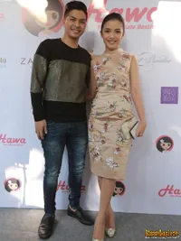 So Sweet! Chelsea Olivia Tertangkap Kamera Bisiki Mesra Glenn