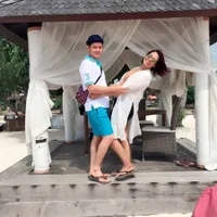 So Sweet! Ke Gili Trawangan, Elly Sugigi & Suami Mesra-Mesraan