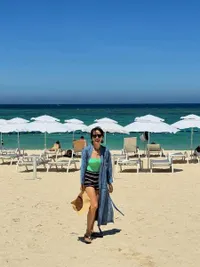 Son Ye Jin Unggah Foto Liburan Hari Keempat, Wajah Hyun Bin Kembali 'Disensor'
