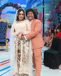 Soulmate Abis, Ini 8 Potret Kemesraan Celine Evangelista dan Marshel Widianto - Nggak Pacaran Tapi Sudah Transfer Uang dan Tidur Sebelahan di Mobil