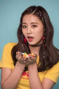 Stunning Banget! 12 K-Pop Idol Ini Punya Kulit yang Lebih Gelap Dari Standar Korea: Kai EXO, Tzuyu TWICE, Sampai RM BTS