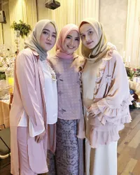 Style Para Artis Hadiri Resepsi Tasya - Randy, Elegan & Berkelas!