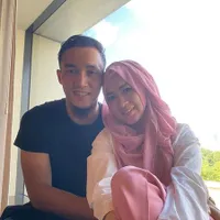 Suami Lebih Muda 9 Tahun, 8 Potret Okie Agustina & Gunawan Dwi Cahyo yang Harmonis - Adem Ayem Selama 10 Tahun Berumah Tangga