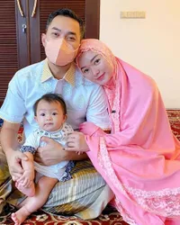 Suaminya Diduga Miliki Anak Biologis Lain, 8 Potret Zaskia Gotik dan Sirajuddin yang Dikenal Adem Ayem - Dituntut Lebih dari 17 Miliar
