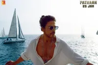 Sudah 57 Tahun, 8 Potret Shahrukh Khan dengan Perut Roti Sobek - Masih So Damn Hot!