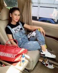 Sudah Berkepala 4, Inul Tetap Keren Bergaya Ala ABG Kekinian