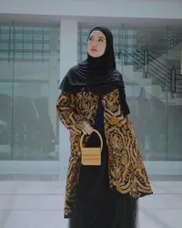 Sudah Jadi Istri Bupati, Foto Chacha Frederica Dampingi Suami Bertugas Sambil Pamer Baju yang Dijahit di Pasar