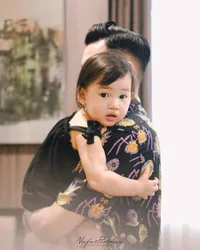 Sudah Jadi Kakak di Usia 1,5 tahun, Potret Gendhis Anak Nella Kharisma & Dory Harsa yang Good Looking Sejak Bayi