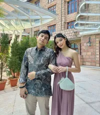 Sudah Jalin Hubungan Hampir 2 Tahun, Begini Potret Okin dan Regina Pertama Kali Kondangan Bareng