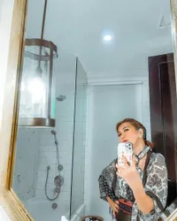 Sudah Jarang Terlihat di Layar Kaca, Intip Potret Terbaru Jennifer Arnelita yang Tetap Cantik di Usia 37 Tahun - Sibukkan Bersama Sang Anak