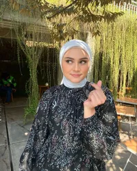 Sudah Jarang Wara Wiri di TV, 8 Potret Zee Zee Shahab Kini Terjun ke Dunia Politik